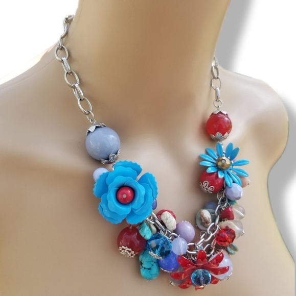 NENA JEWELRY BRIGHT FLORAL MEDLEY CLUSTER BEADED CHAIN NECKLACE - Picture 2 of 8